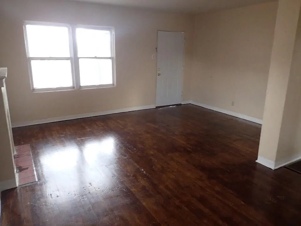 2 bed, 1.0 bath, 778 sqft, $925 — Photo 2