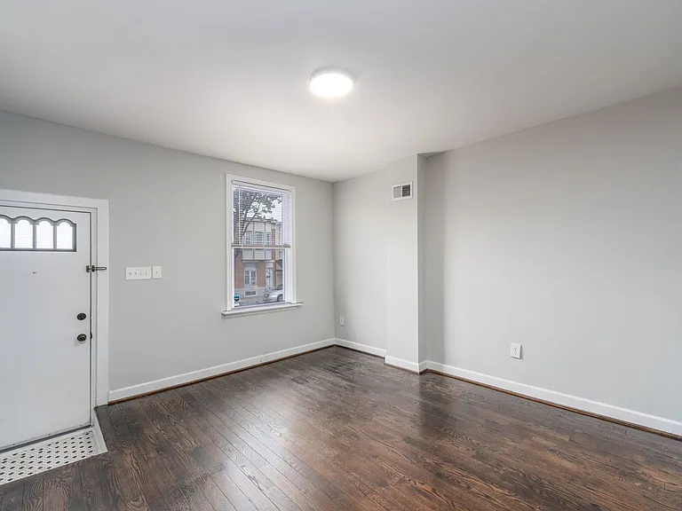 611 Oldham St — Photo 2