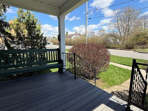 4th image of 17 Niagara St