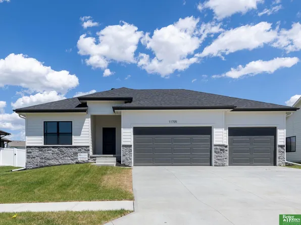 8612 Reed St, Papillion, NE 68046