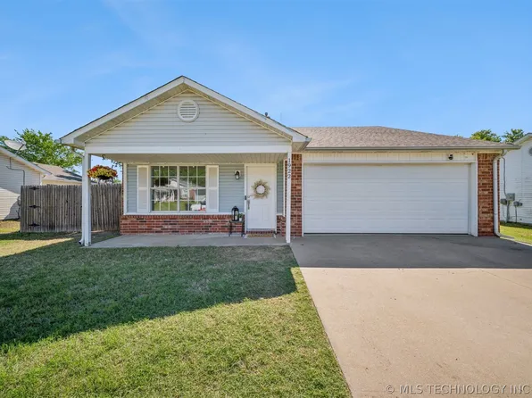1922 Lexington Rd, Claremore, OK 74017