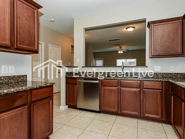 2229 Sumac Dr — Photo 5