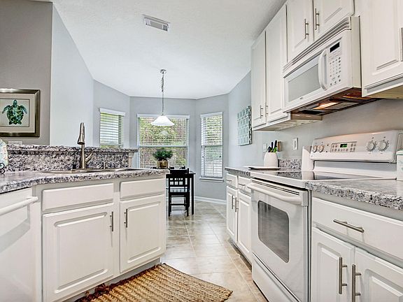 5th image of 866 W American Eagle Dr