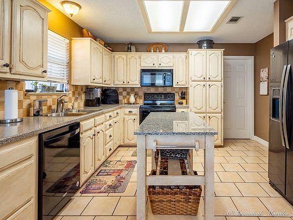 5th image of 4517 Saint Andrews Dr