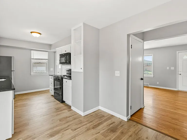 7215 S 41st Ave — Photo 16