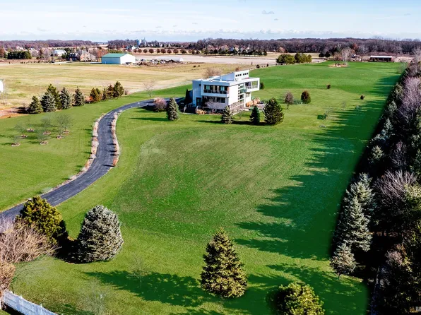 28525 S Yates Ave, Beecher, IL 60401