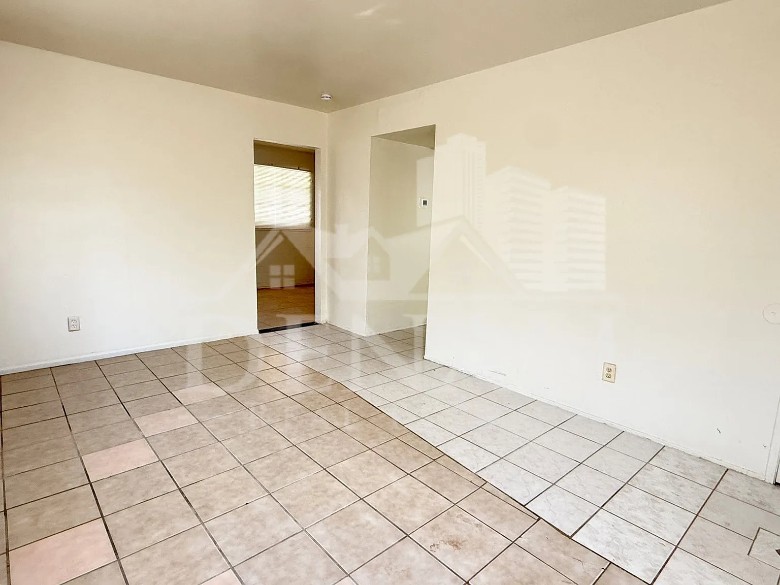 3 bed, 1.0 bath, 975 sqft, $1,395 — Photo 3