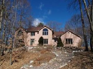 712 Woodridge Dr, Manitowoc, WI 54220