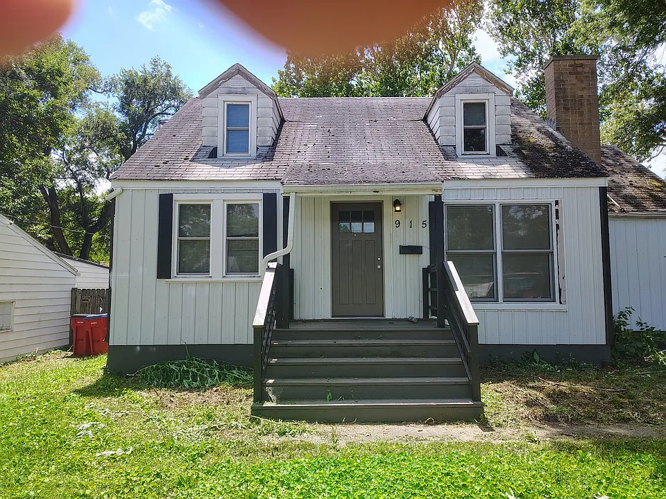 915 W Vine St