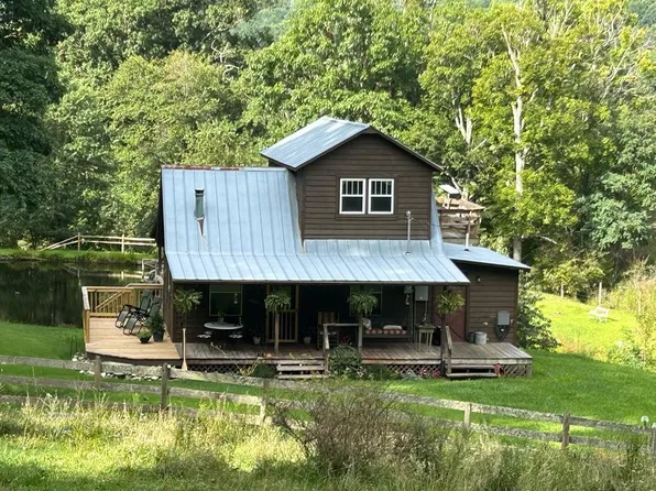 406 Rock Quarry Ln, Elk Creek, VA 24326