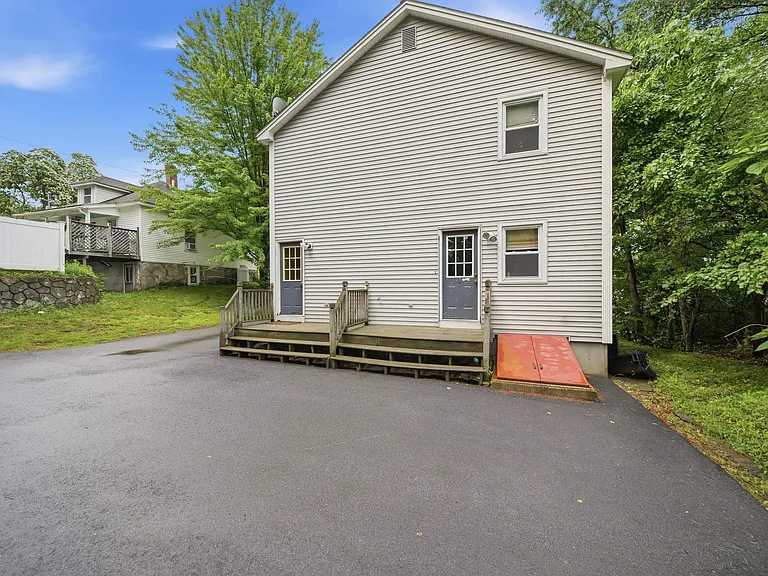 33 Elwood Ave #B — Photo 26