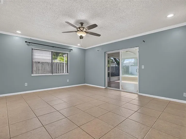 6411 Santa Monica Dr — Photo 11