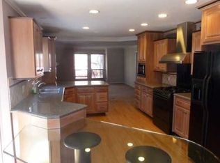 1300 Cedar Knoll Dr, Roswell, GA 30076