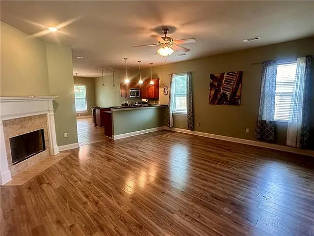 3 bed, 2.0 bath, 1512 sqft, $1,900 — Photo 2