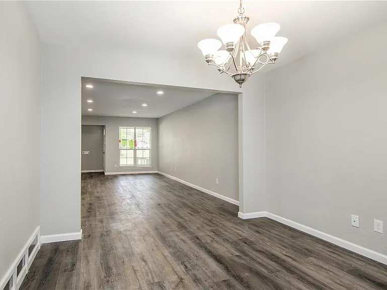 2808 Golfing Green Dr — Photo 6