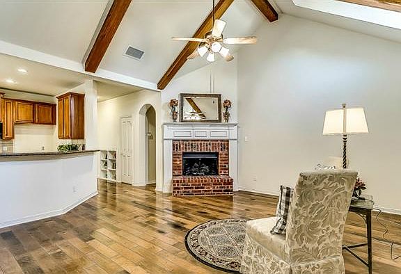2nd image of 1708 Quarry Ln