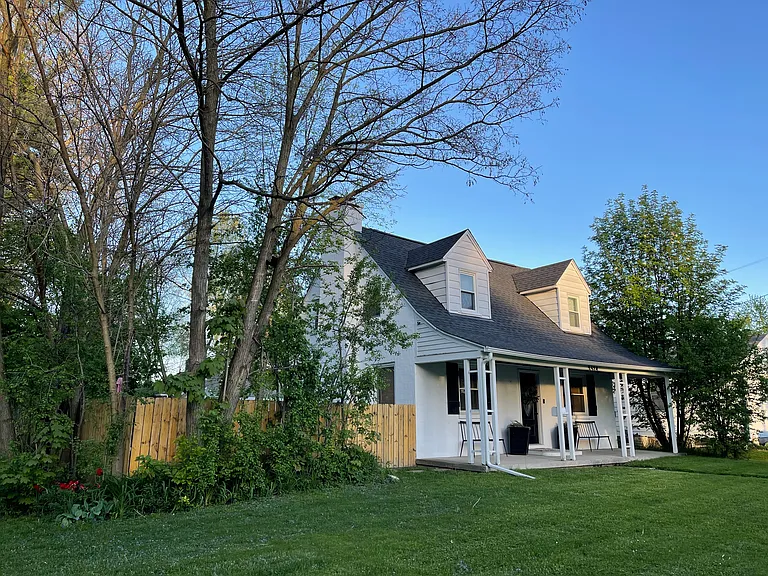 2528 Jefferson Ave — Photo 3