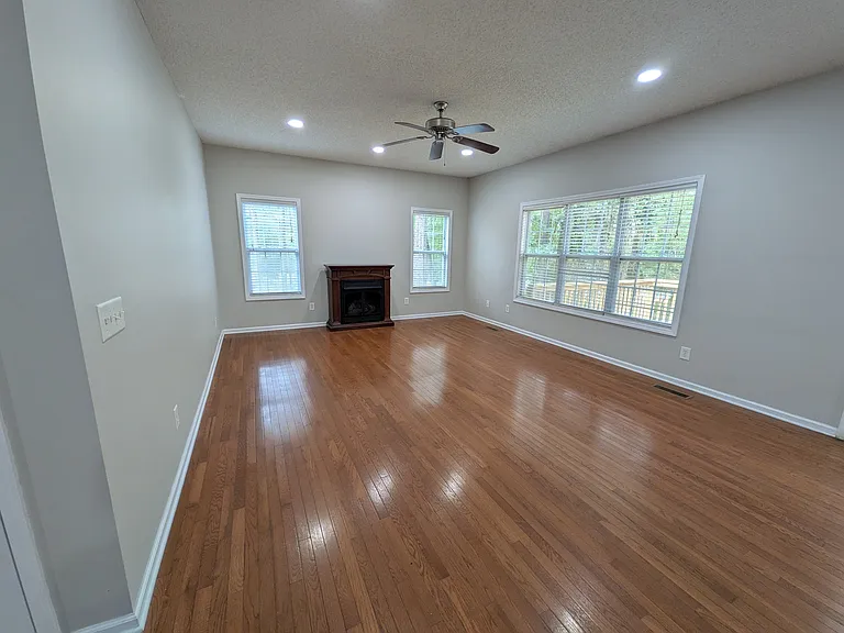 475 Crestview Rd — Photo 10