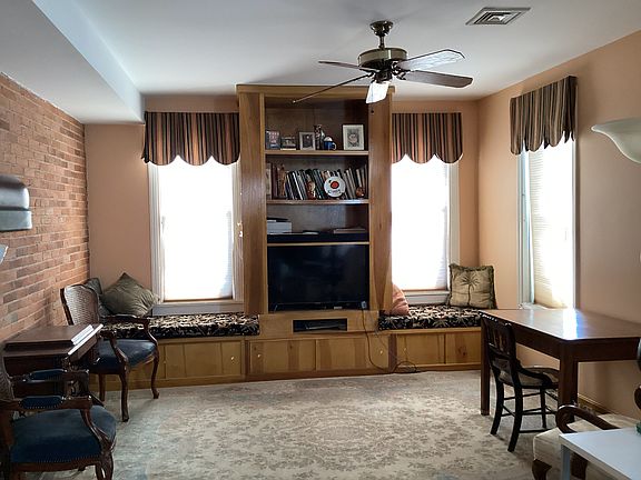 living room (front)