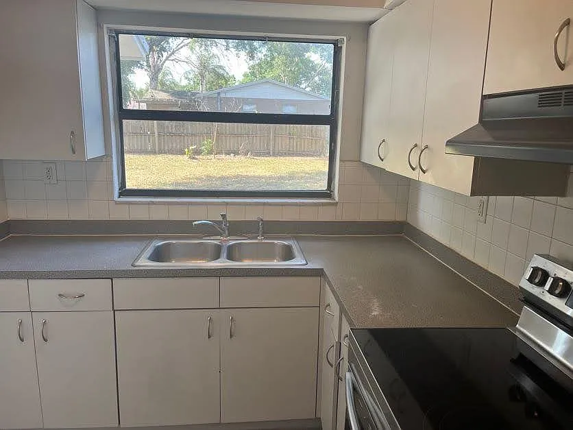 3 bed, 915 sqft, $1,595 — Photo 4