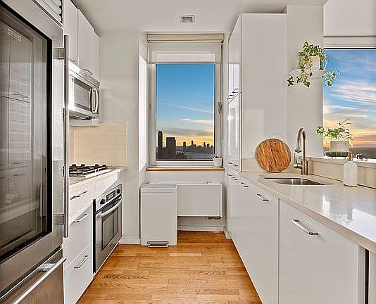 3rd image of 635 W 42nd St APT 42K