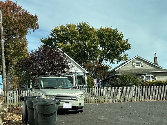 4th image of 4230 Lynhurst Rd