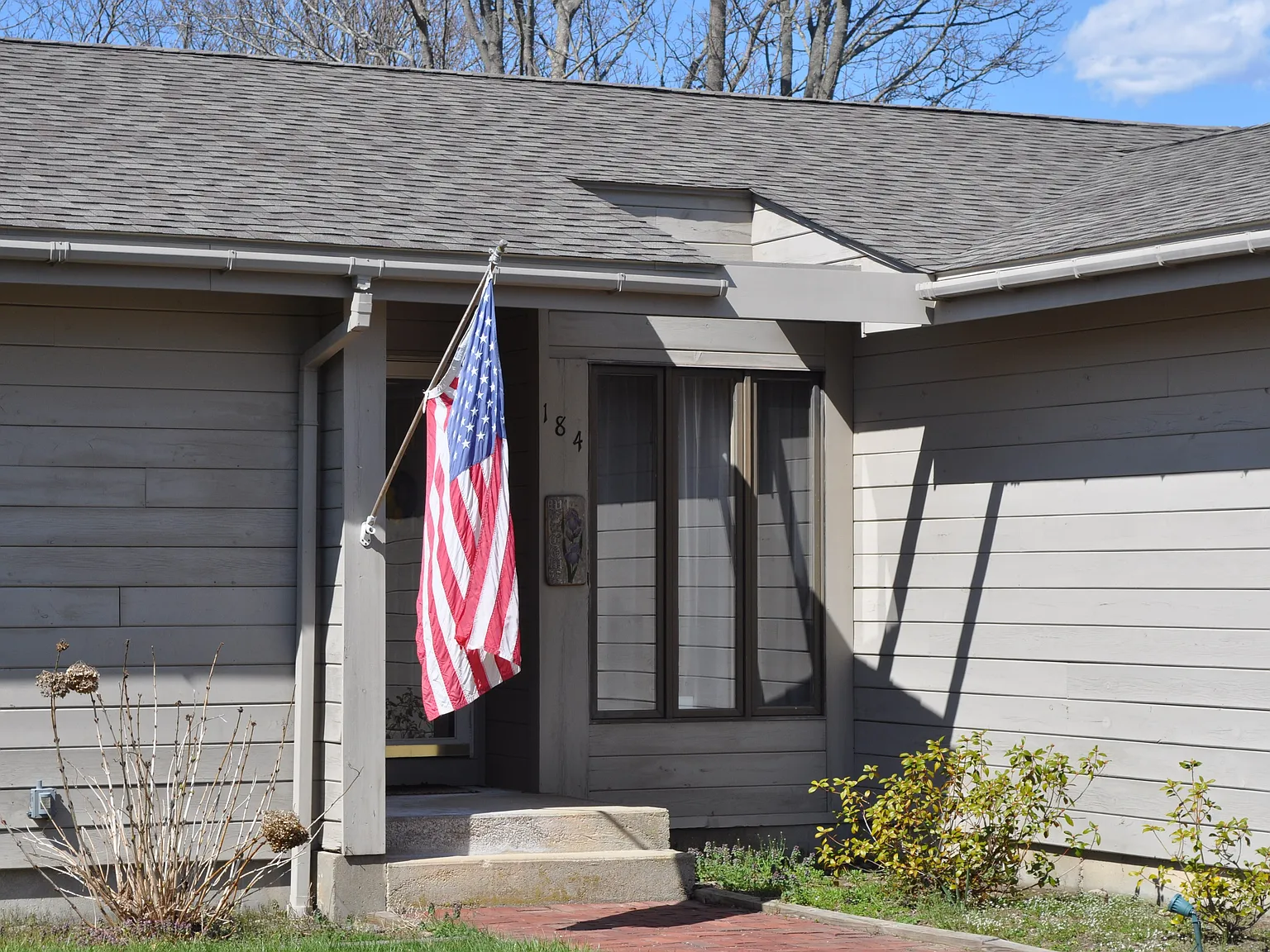 3 bed, 2350 sqft, $3,700 — Photo 2