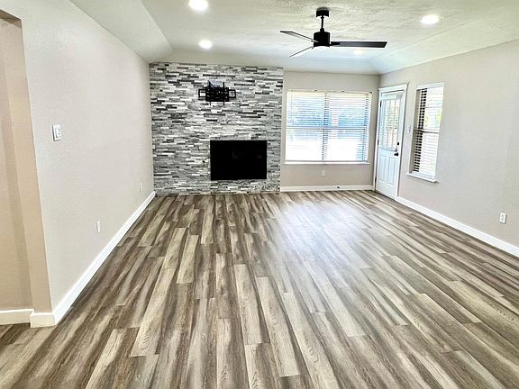 3rd image of 2515 Westpark Way Cir
