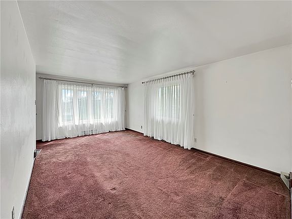 3rd image of 3905 Fleetwood Dr