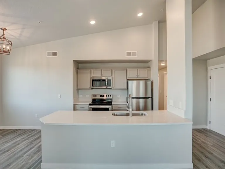 1420 Maple Grove Apartments — Photo 42