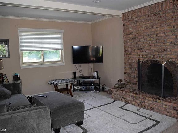 5th image of 39267 Sunderland Dr