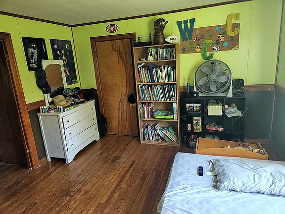 4th image of 20 Center Dr