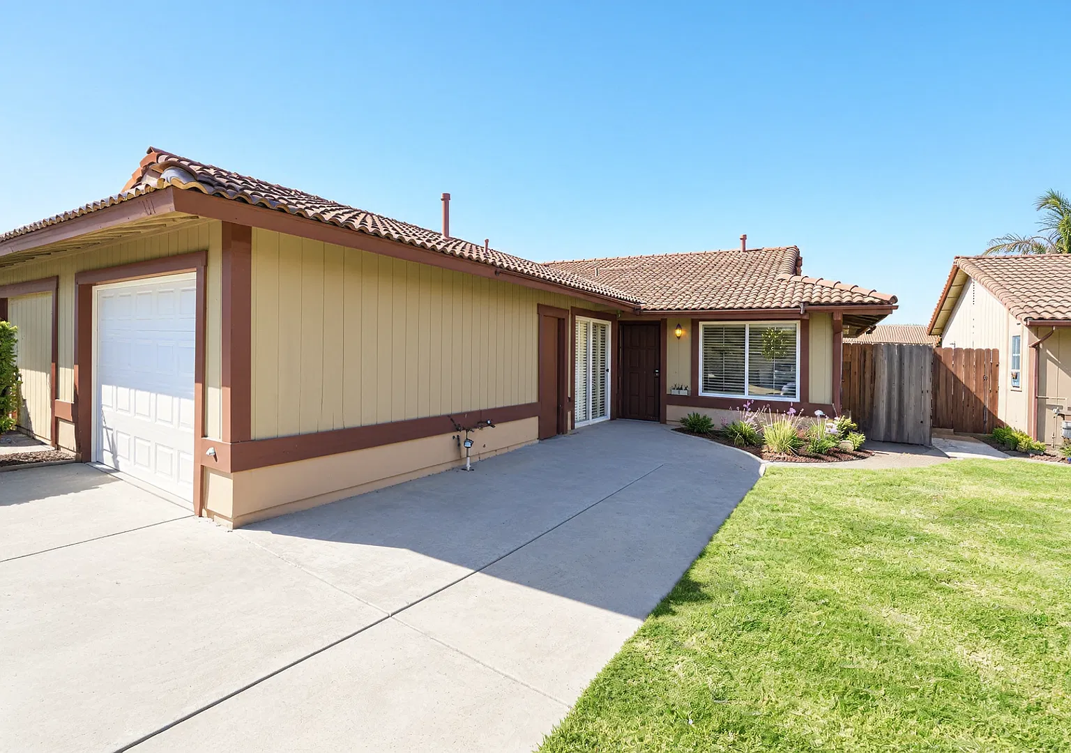 3 Bed, 2 bath- Casa La Canada Town House — Photo 2
