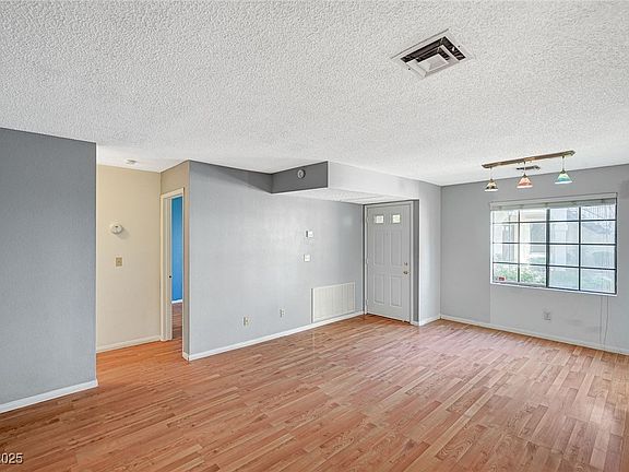 5th image of 4718 Nara Vista Way Unit 101