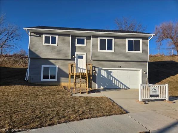 1818 Holly Meadow Ave SW, Cedar Rapids, IA 52404