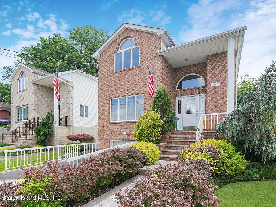1st image of 82 Stafford Ave