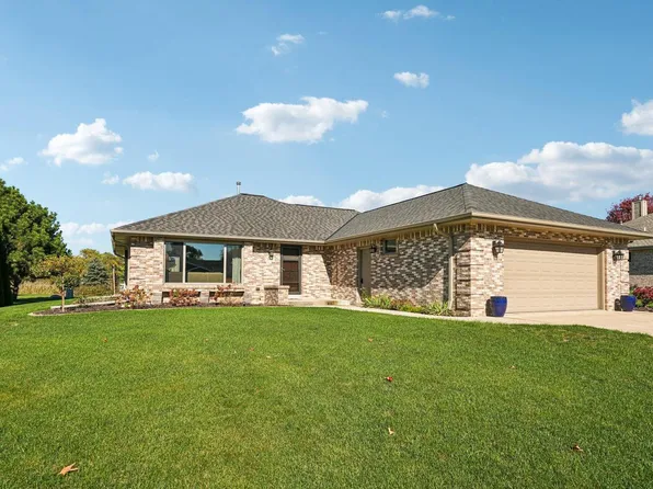 3910 East Greenway DRIVE, Oak Creek, WI 53154