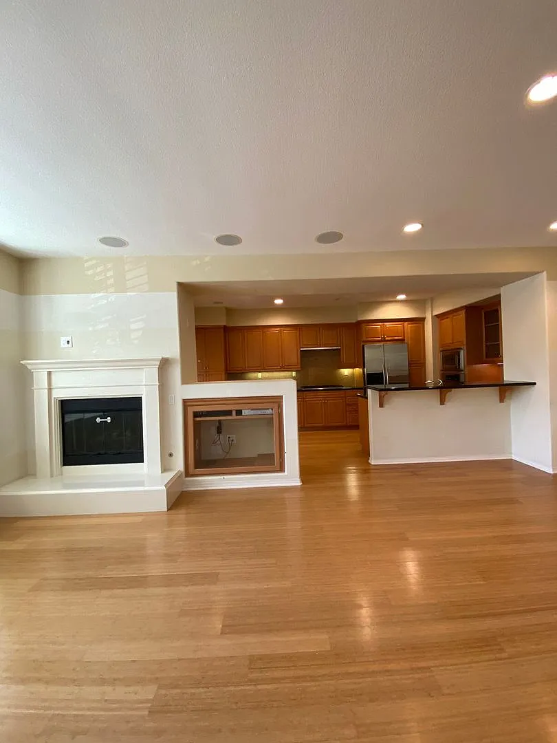 Lovely 3 Bedroom 2.5 Bath Att. Home in Irvine School District — Photo 3