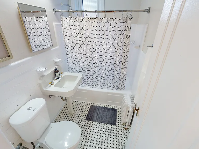 225 Maclaren St — Photo 7