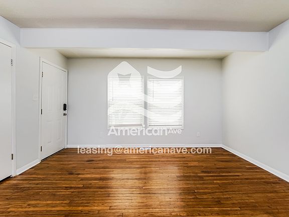 1043596_003_living_room_12692864.jpg