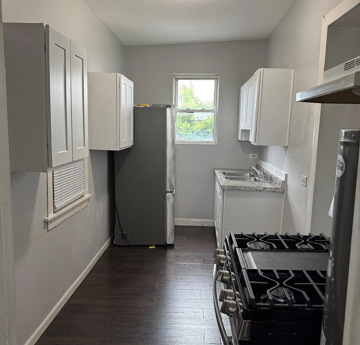2711 S Hamlin Ave — Photo 3
