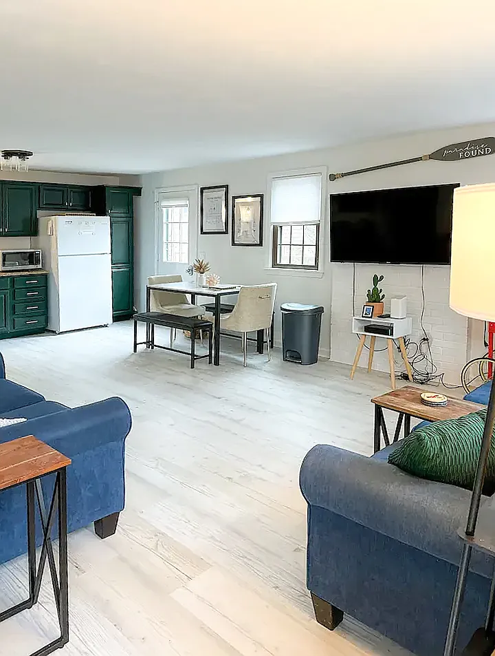 3 bed, 900 sqft, $1,900 — Photo 3
