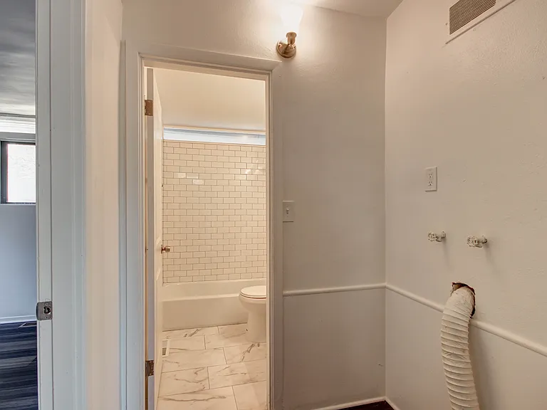 403 Whitehall Dr — Photo 5