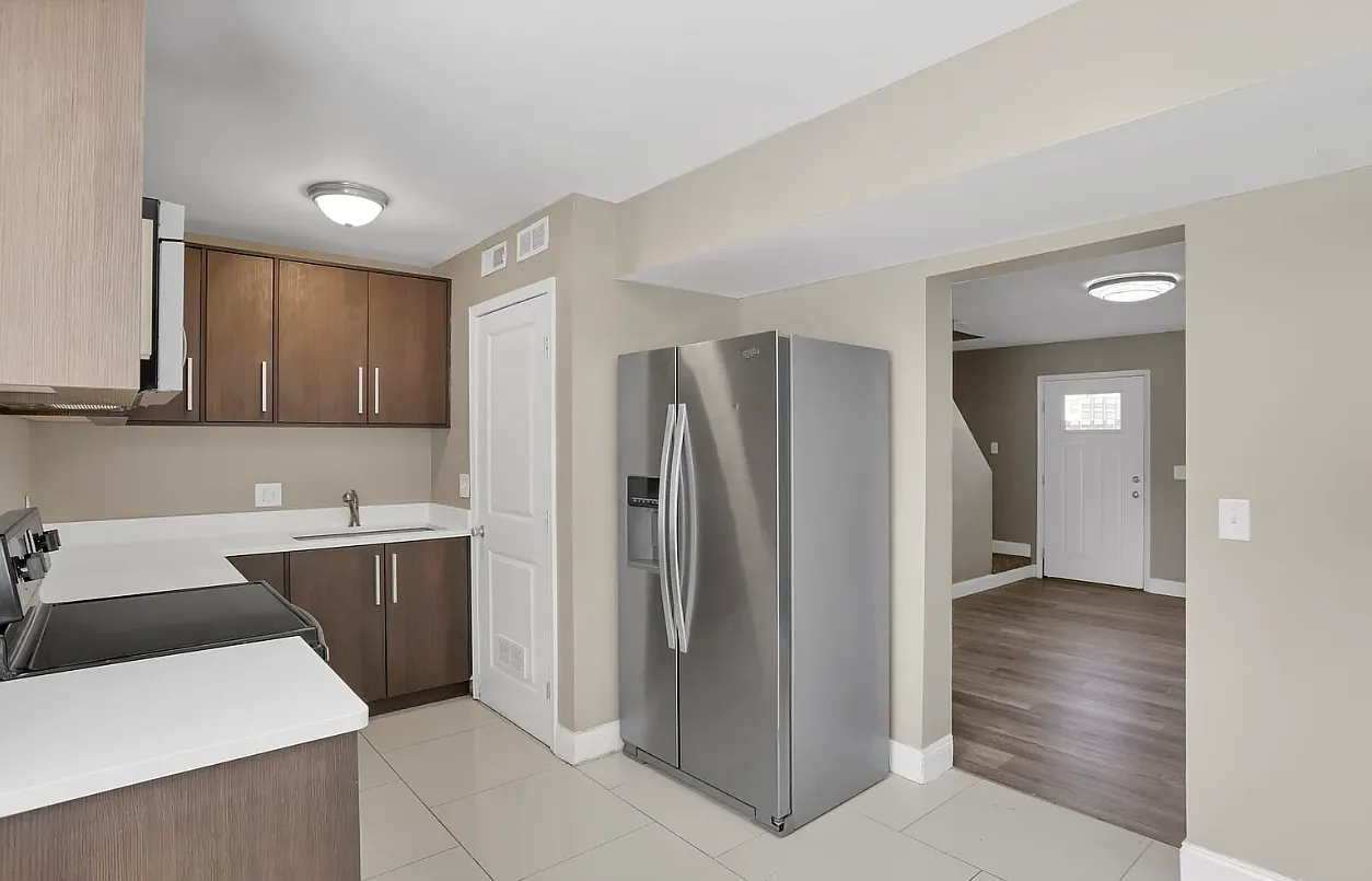 2 bed, 1000 sqft, $1,400 — Photo 3