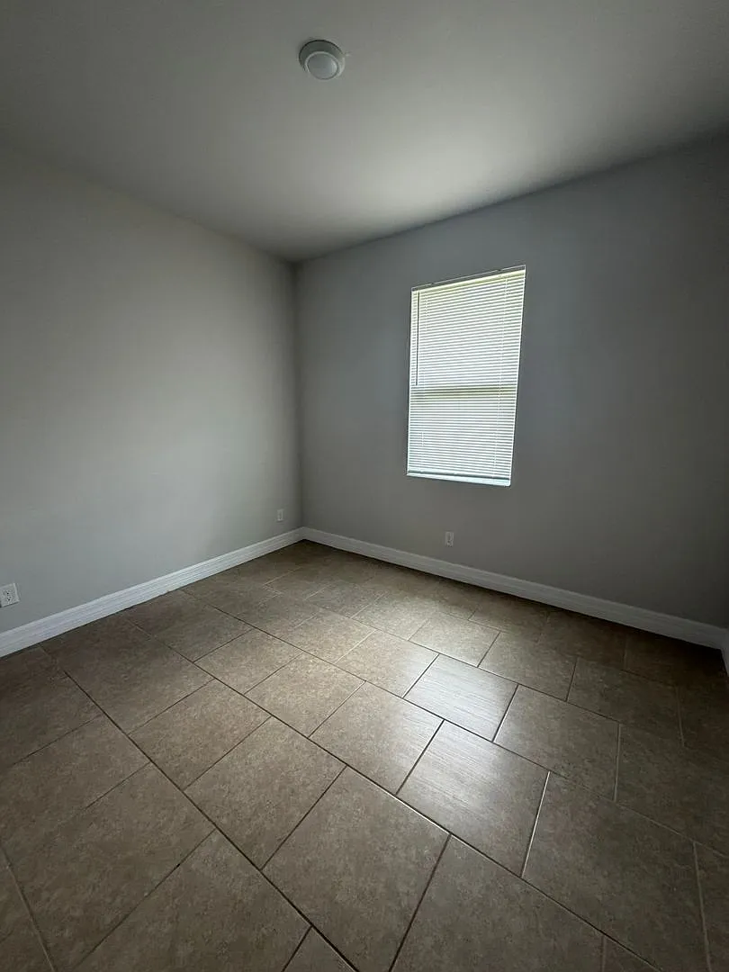 3 bed, 2.0 bath, 1250 sqft, $1,595 — Photo 4