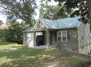 527 Lakeview Dr, Rossville, GA 30741