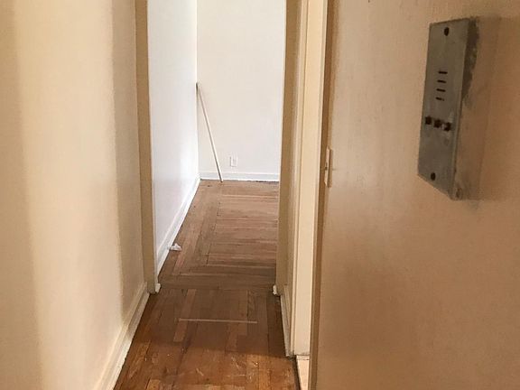 4th image of 4050 Locust Hill Ave #2E