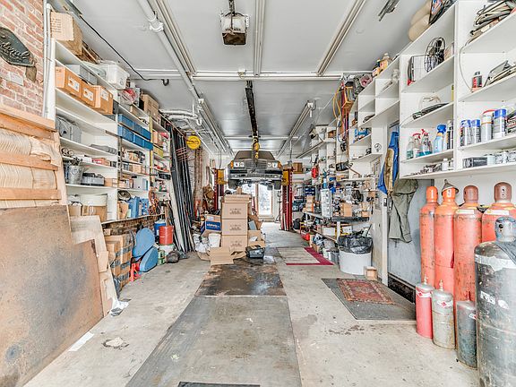 5th image of 176 West St