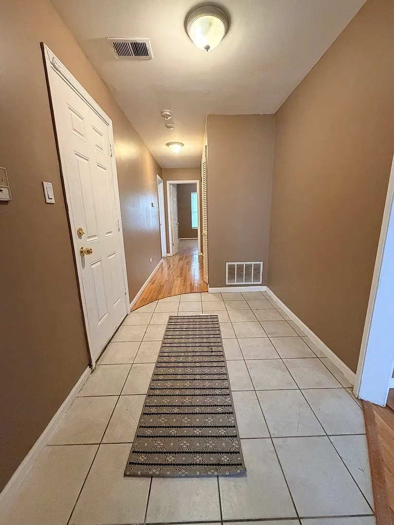 2 bed, 1100 sqft, $1,500 — Photo 3