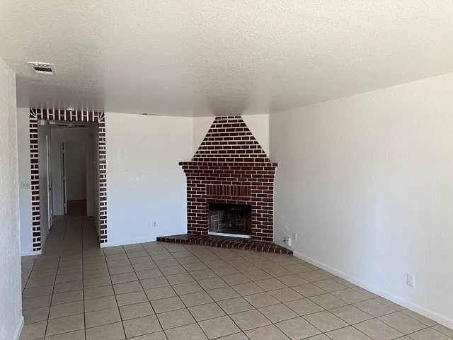 804 Niles Ct — Photo 3
